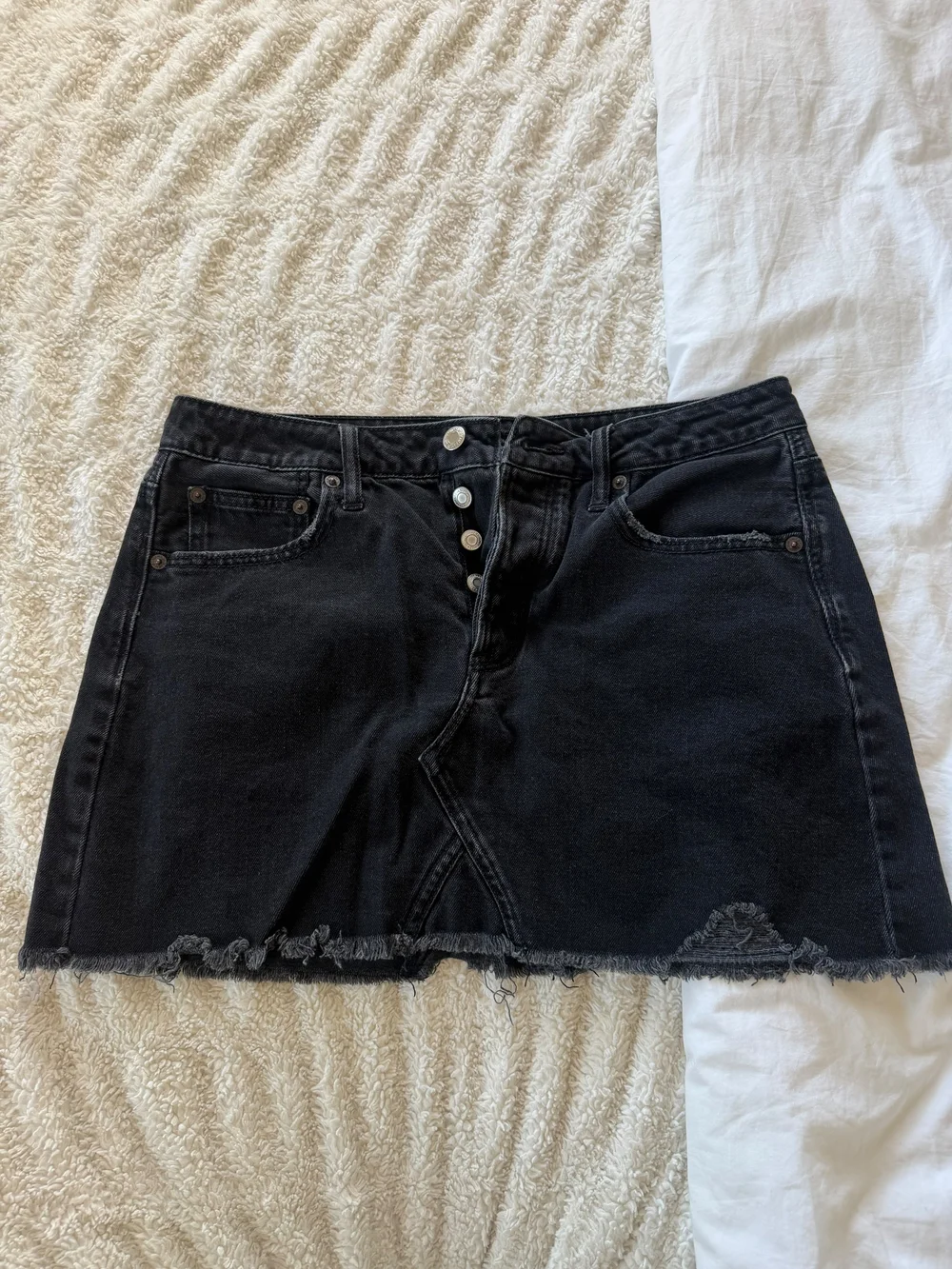 American Eagle Outfitters Denim Mini Skirt Women's Sz 8 Black Raw Hem Button Fly